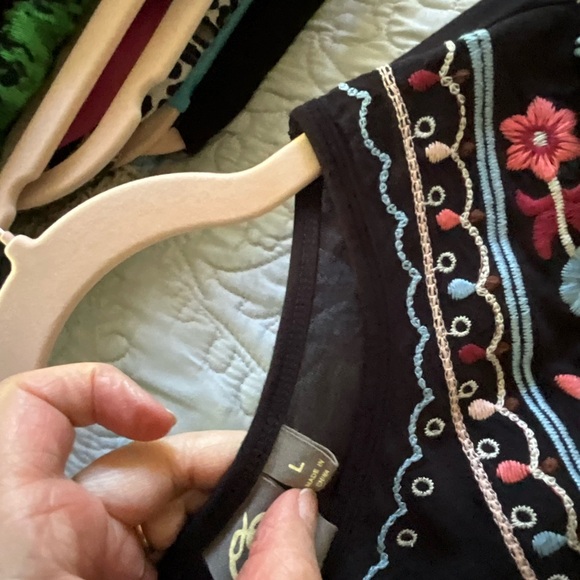 One September Anthropologie Embroidered Floral Top Large - Picture 5 of 8